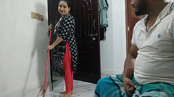 Indian maid flaunts her assets while cleaning